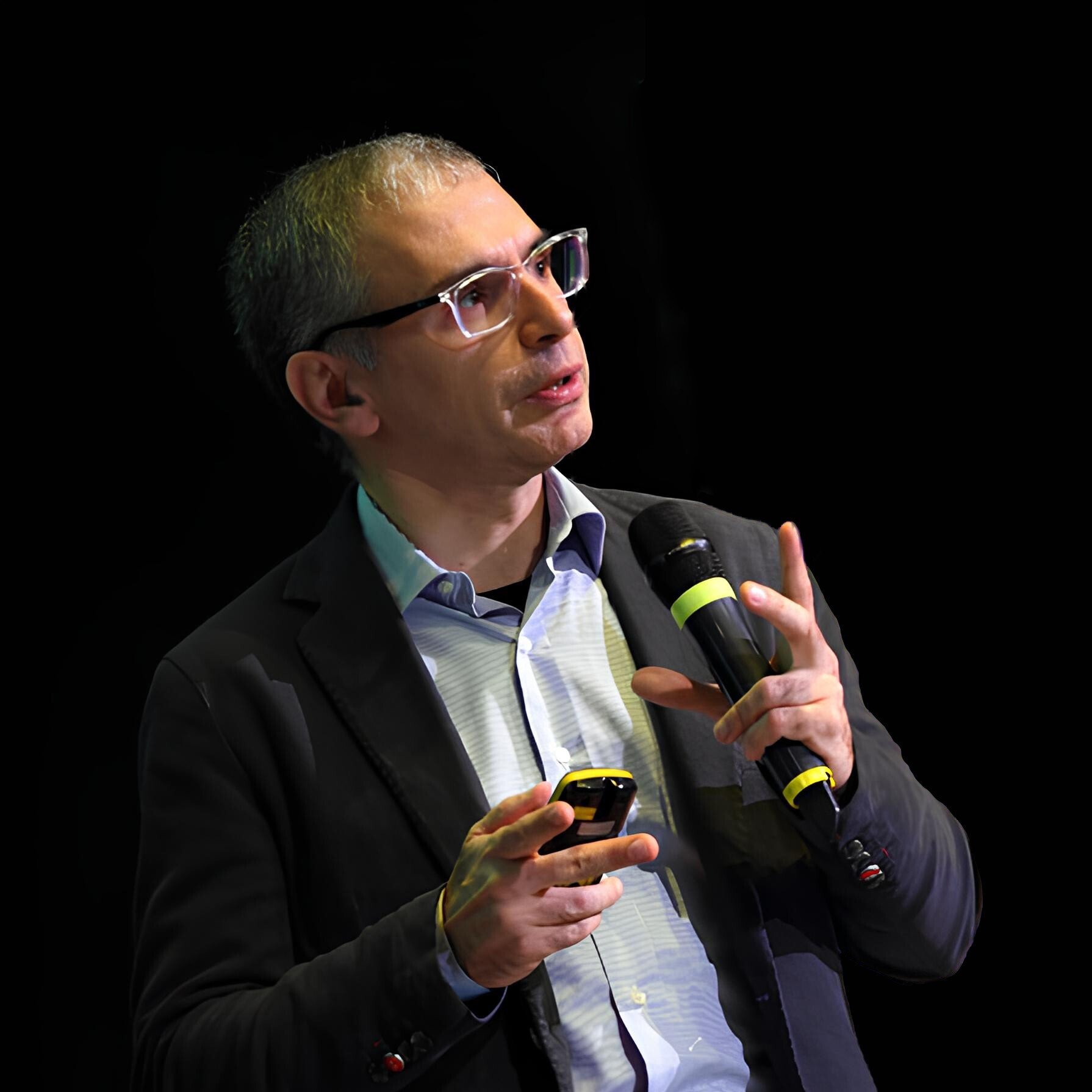 Navigli-microfono-cropped-1